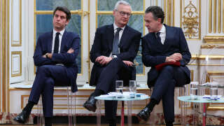 Gabriel Attal, Bruno Le Maire et Christophe Béchu, ici lors d’une conférence de presse sur la crise agricole mercredi 21 février, ont signé tous les trois le décret qui acte les 10 milliards d’euros de coupes budgétaires. 
