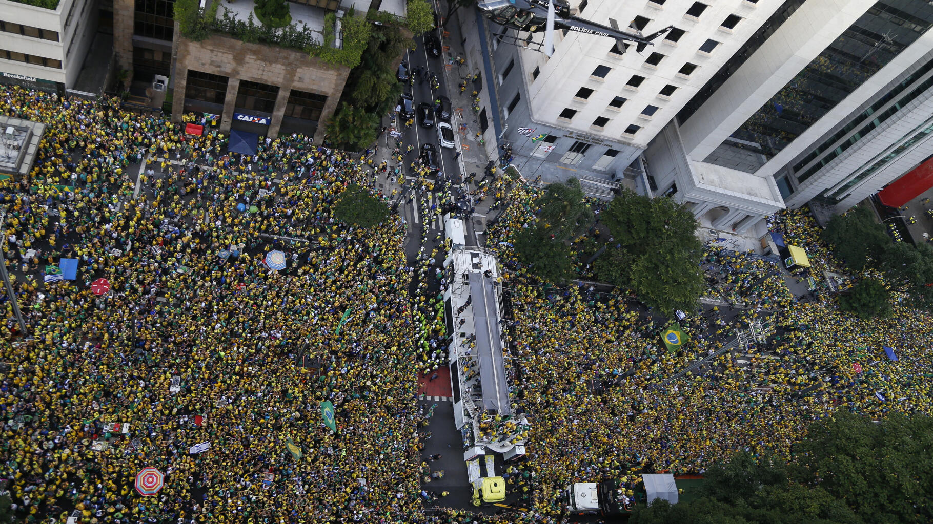 No Brasil, Jair Bolsonaro reúne milhares de apoiadores em São Paulo e denuncia “perseguição”