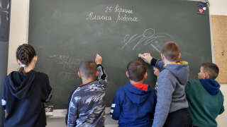 Ukrainian school children write their names on a black board in their classroom at the Jules Ferry elementary school in Tomblaine on September 25, 2023. The school has welcomed 17 Ukrainian children from Lazova, in Kharkiv Oblast eastern Ukraine, along with their teacher, Stvetlana, and their carers. Their town, a rear base for the Ukrainian army, lies just 200 km from the Bakhmut front line and between Covid-19 and the invasion of their country these children have only had classes remotely for three years. (Photo by Jean-Christophe VERHAEGEN / AFP)