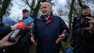 French national actively involved in the defence of human rights Michel Forst (C) addresses media as he leaves the 'zone to defend' (ZAD) site after discussing with protesters occupying a tree against the planned A69 motorway project linking Toulouse and the city of Castres, as police officers conduct an operation to remove them, at the Crem'Arbre 'zone to be defended' (ZAD) protest camp in Saix, Southwestern France on February 22, 2024. (Photo by Ed JONES / AFP)