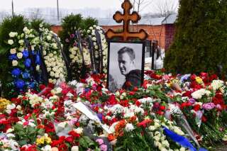 Ein Blick auf das Grab des russischen Oppositionsführers Alexej Nawalny auf dem Borisowo-Friedhof in Moskau am 2. März 2024, einen Tag nach Nawalnys Beerdigung.