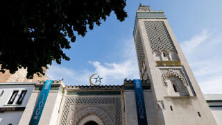 Le Ramadan débute officiellement ce lundi 11 mars, mais pourquoi doit-on attendre la veille pour le savoir (Photo de la mosquée de Paris prise en 2022) 