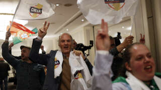 Les supporters de Chega, le parti d’extrême droite, célèbrent les résultats des législatives le 10 mars 2024. 