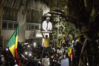 Dix jours avant la présidentielle, euphorie à Dakar après la libération de deux opposants