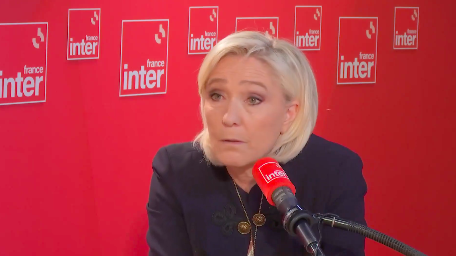 Marine Le Pen considère que choisir Aya Nakamura pour accueillir les JO 2024 est une “insulte envers les Français”.