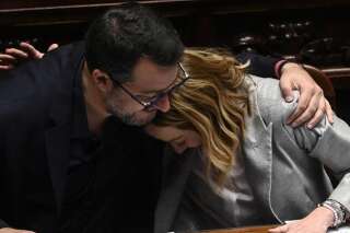 Ce que cache cette embrassade surprenante au Parlement entre Meloni et Salvini