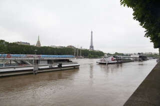 L'eau de la Seine contient encore trop de contaminations fécales selon de nouvelles analyses de l'ONG Surfrider Foundation. 