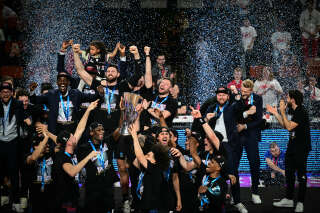 Six ans après sa création, le Paris Basket remporte l’Eurocoupe, son premier trophée européen