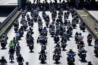 À Paris, 10 000 motards manifestent contre le contrôle technique obligatoire