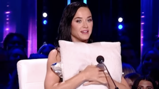 Katy Perry in a short song with her shadow sur 