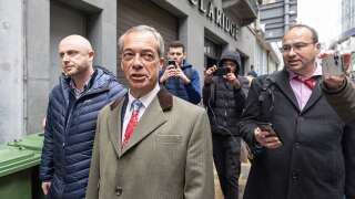 Nigel Farage, quittant ici les lieux après que la police ait bloqué l'entrée du 