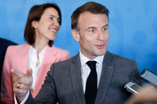 La tête de liste Renaissance Valérie Hayer (à gauche) et Emmanuel Macron (à droite) 