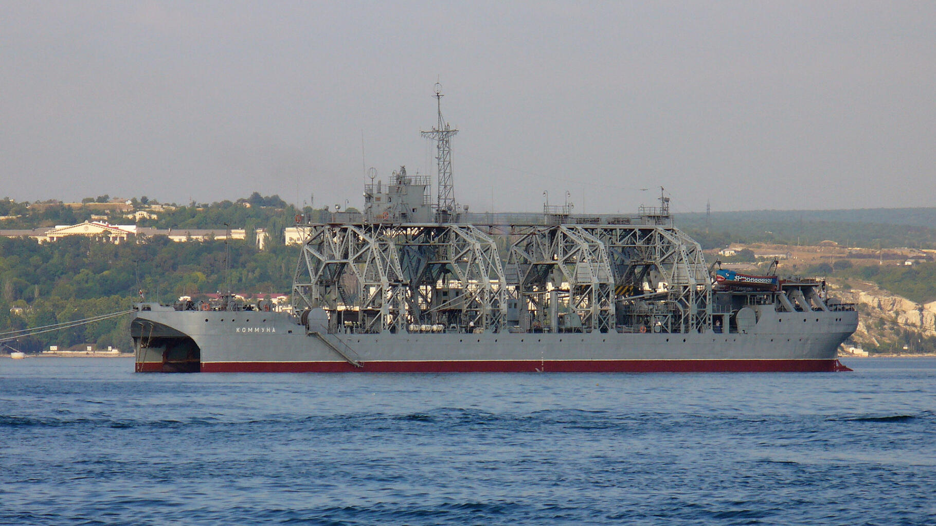 Ukraine attacked the most iconic Russian warship in Crimea, Komauna