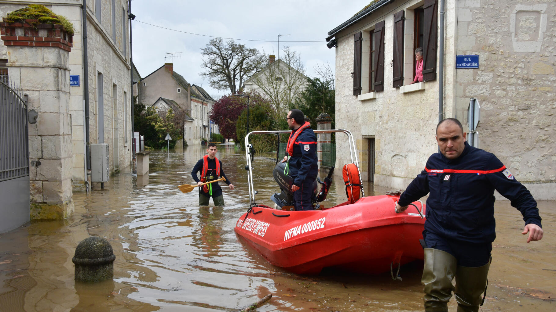   La Croix-Rouge préconise la constitution d’un « Catakit » pour chaque Français face aux catastrophes naturelles  