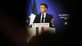 Le discours de Macron (ici le 25 avril) à la Sorbonne sera décompté du temps de parole de Valérie Hayer