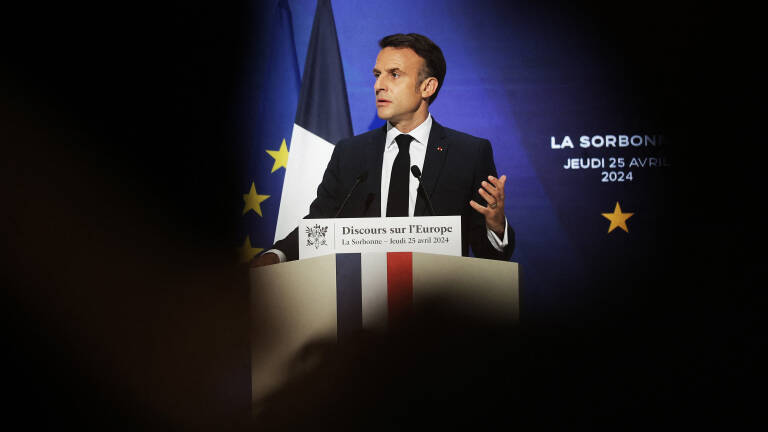 Le discours de Macron (ici le 25 avril) à la Sorbonne sera décompté du temps de parole de Valérie Hayer