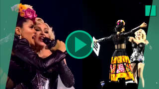 Musique, danse et éclats de rire ont été les mots d’ordre du passage de Salma Hayek sur scène lors du Celebration Tour de Madonna à Mexico.