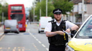 Un policier sur la scène du drame à Hainault, à l’est de Londres, ce 30 avril.