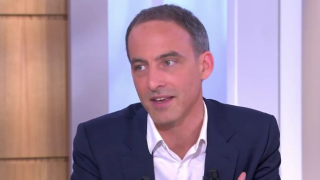 Invité de l'émission C à Vous sur France 5, Raphaël Glucksmann estime que la France insoumise est responsable d'une campagne de calomnie contre sa campagne pour les élections européennes. 