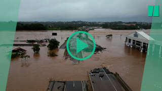 À cause des inondations monstres dans le sud du Brésil, des villes sont pratiquement coupées du monde.