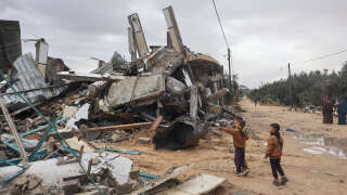 Selon la défense civile de Gaza, Israël bombarde deux quartiers de Rafah qu'il a ordonné d'évacuer ce lundi 6 mai au matin.
