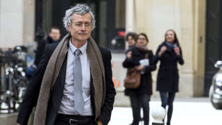 French judge Renaud Van Ruymbeke (L) leaves a Paris courthouse after a hearing on April 1, 2015. The judge took part in a hearing involving Nicolas Sarkozy, former French President and president of the French right-wing UMP party, about fines over a campaign finance scandal dating back to Sarkozy's run for the presidency in 2012. AFP PHOTO / MARTIN BUREAU (Photo by MARTIN BUREAU / AFP)
