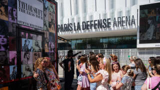 Fans of US singer and songwriter Taylor Alison Swift, also known as Taylor Swift, arrive to attend the concert at the Paris La Defense Arena as part of her The Eras Tour, in Nanterre, north-western France, on May 10, 2024. (Photo by Dimitar DILKOFF / AFP)