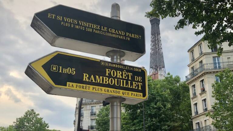 Signalétique métropolitaine installée dans Paris en 2020 par Enlarge your Paris et les Magasins généraux /