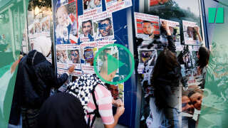 Lundi 27 mai, des manifestants à Paris s’en sont pris à des affiches réclamant la libération des otages israéliens.