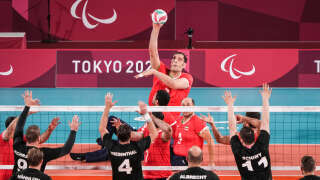 Morteza Mehrzad, membre de l’équipe d’Iran de Volley assis, lors d’un match contre l’Allemagne lors des Jeux de Tokyo 2020.